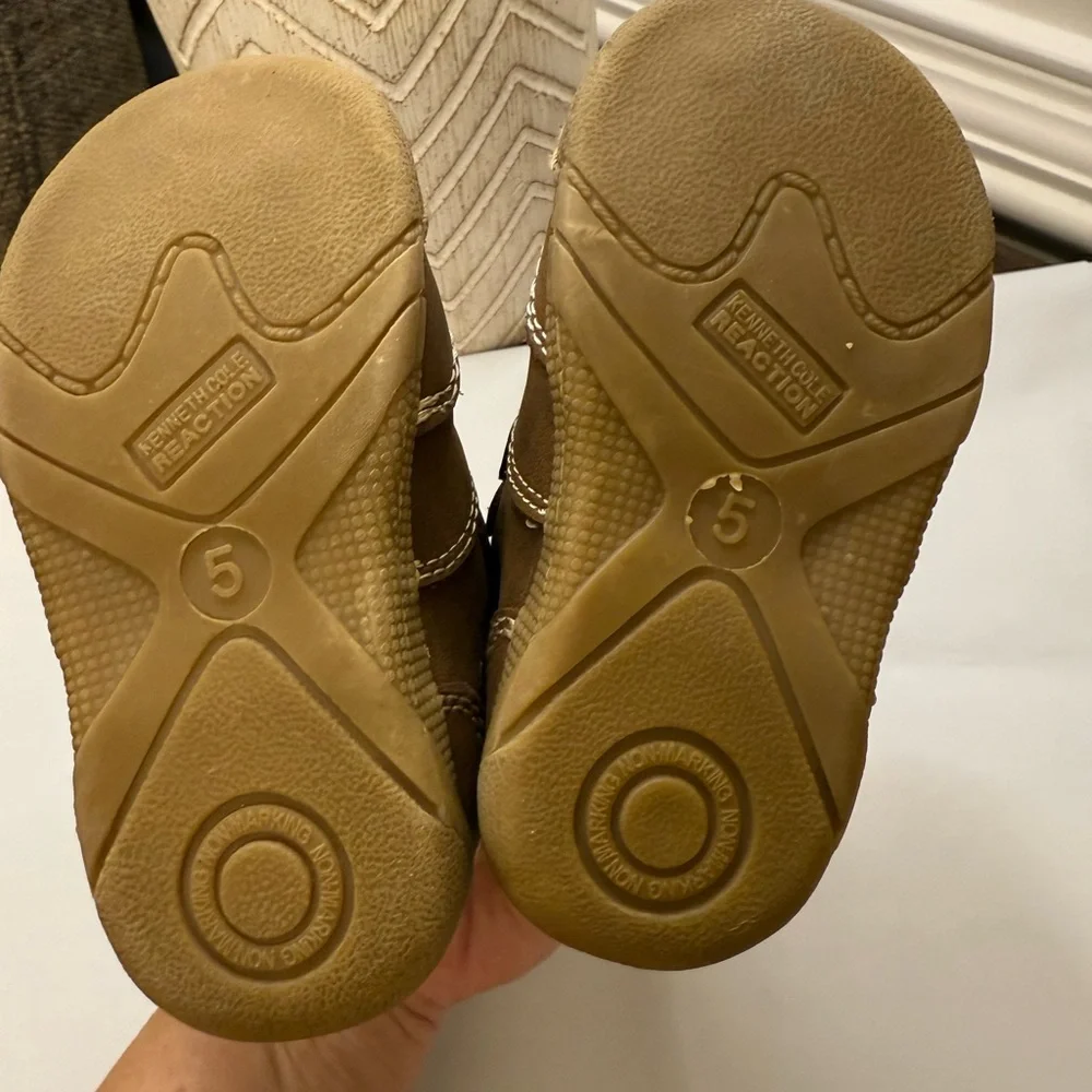 Kenneth Cole Baby Walker Shoes size 5